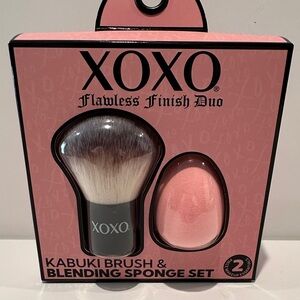 XOXO Kabuki Brush with Sponge. Your go-to pair for a smooth airbrushed look.